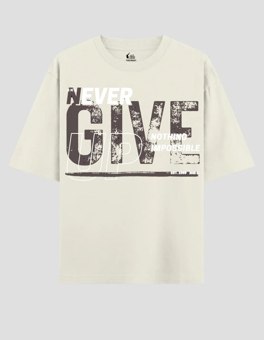 "NEVER GIVE UP" OVERSIZED T-SHIRT